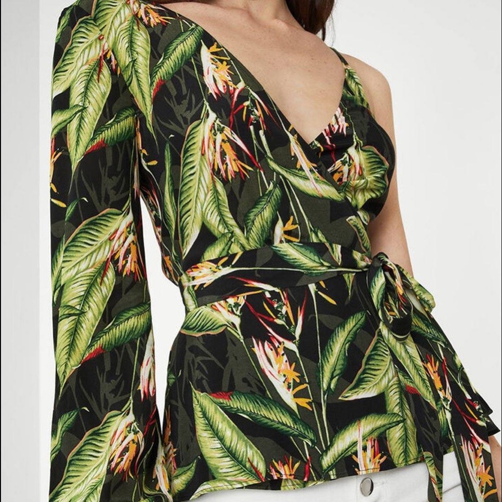 BNWT 🔥 BCBGMaxAzria Bird Of Paradise Wrap Top